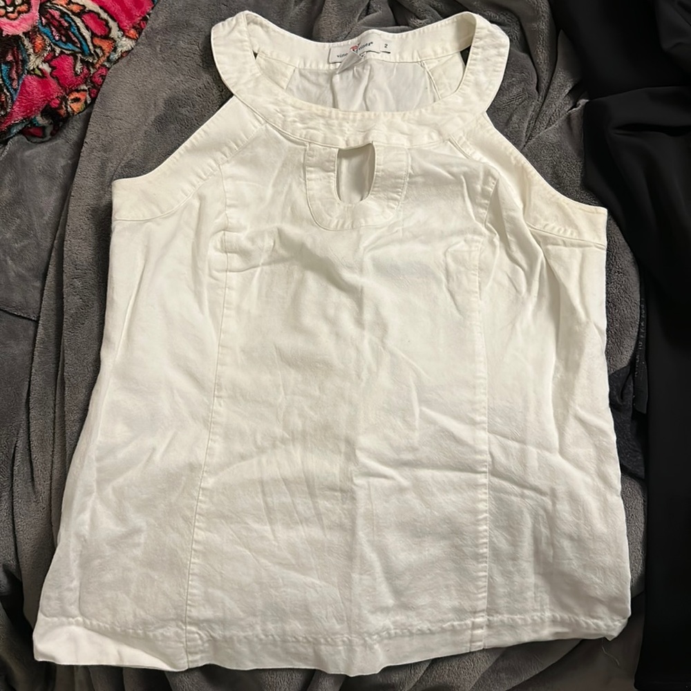 Vineyard vines top